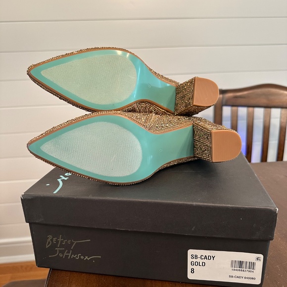 Betsey Johnson Cady Gold Size 8 New Never Worn - Picture 5 of 6